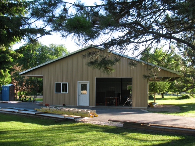 An outdoor steel garage built by Worldwide Steel Buildings.
