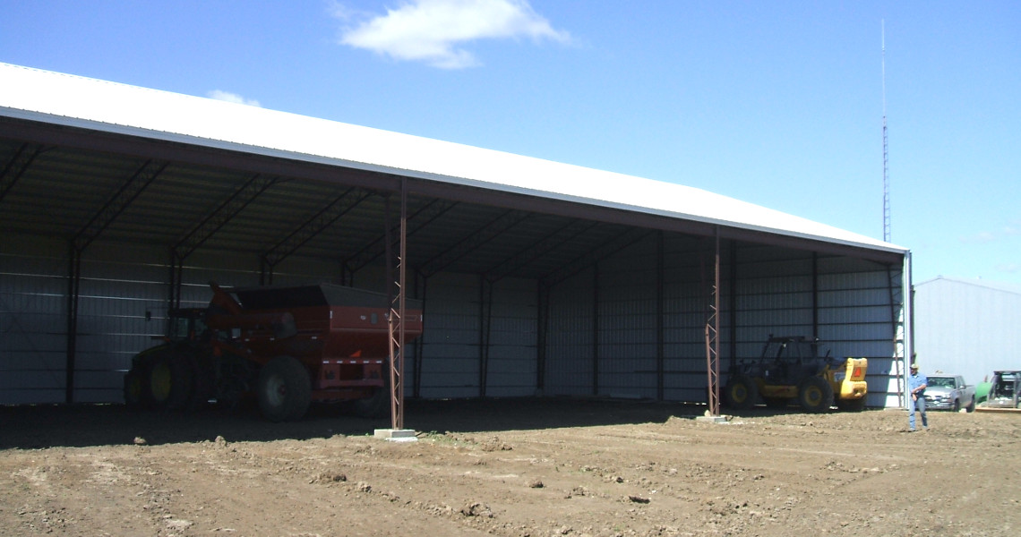 An equipment storage building designed and built by Worldwide Steel Buildings.