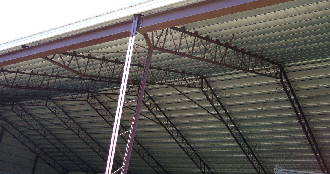 The roof of an equipment storage building designed and built by Worldwide Steel Buildings