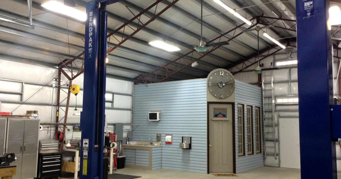 Steel Garage with Office and Automotive Lift