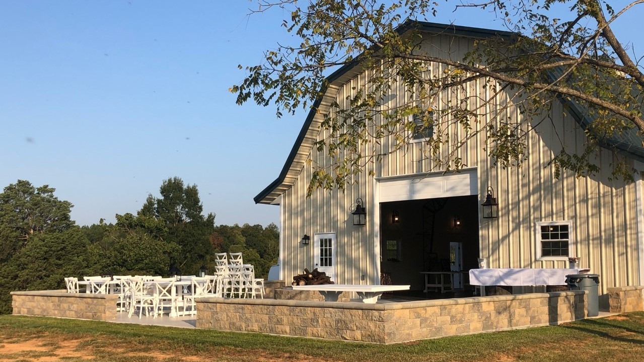 Tunnel Creek Vineyards Gambrel Patio