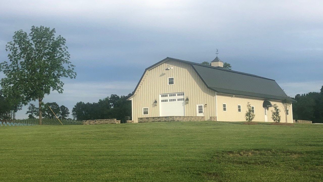 Tunnel Creek Vineyards Gambrel Exterior