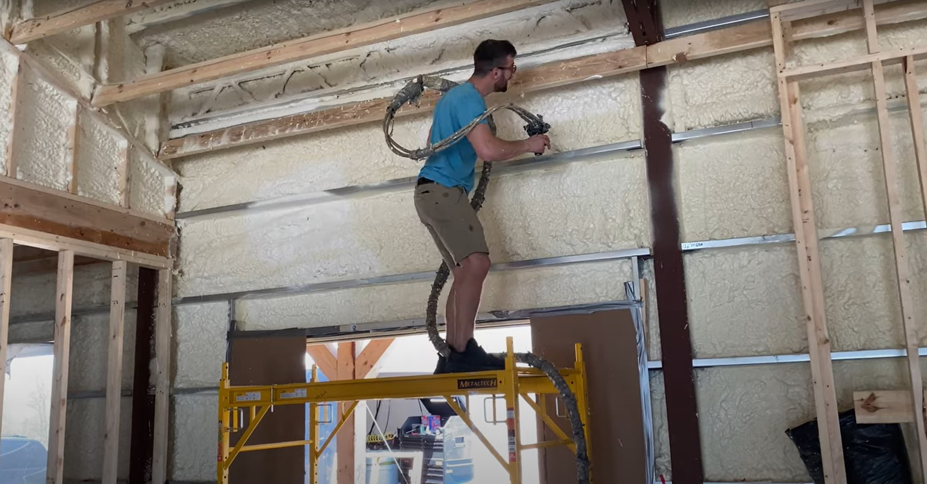 A Complete Guide to Spray Foam Insulation for Metal Buildings