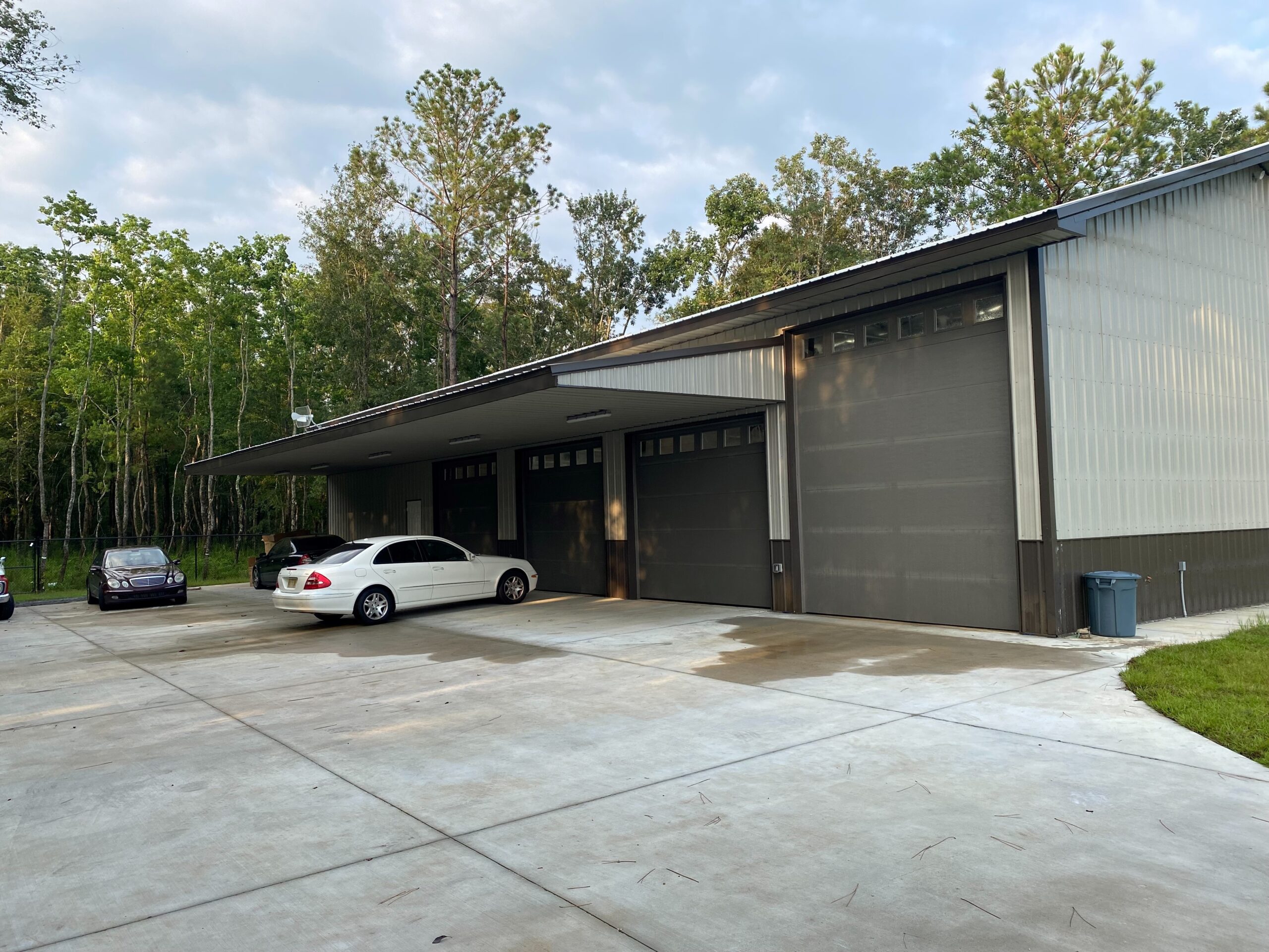 Diamondhead Garage Shop Outside view