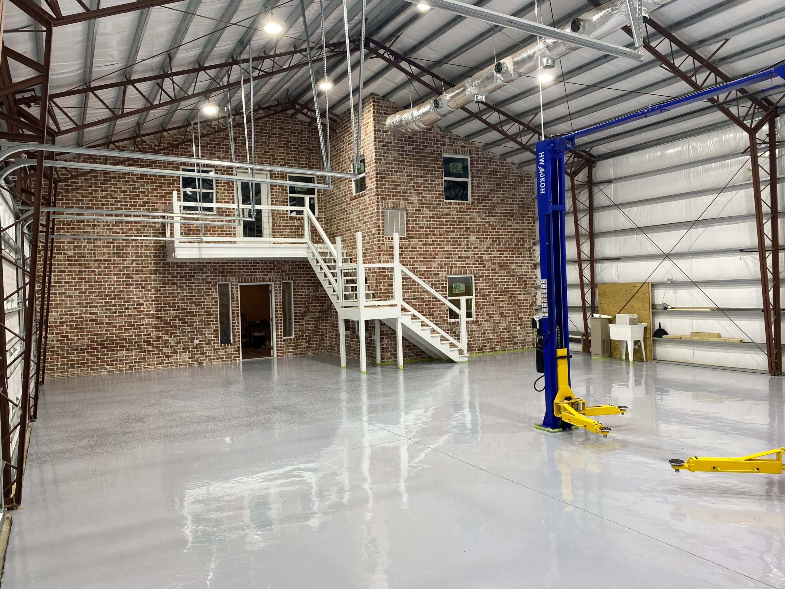Diamondhead Garage Shop Inside View