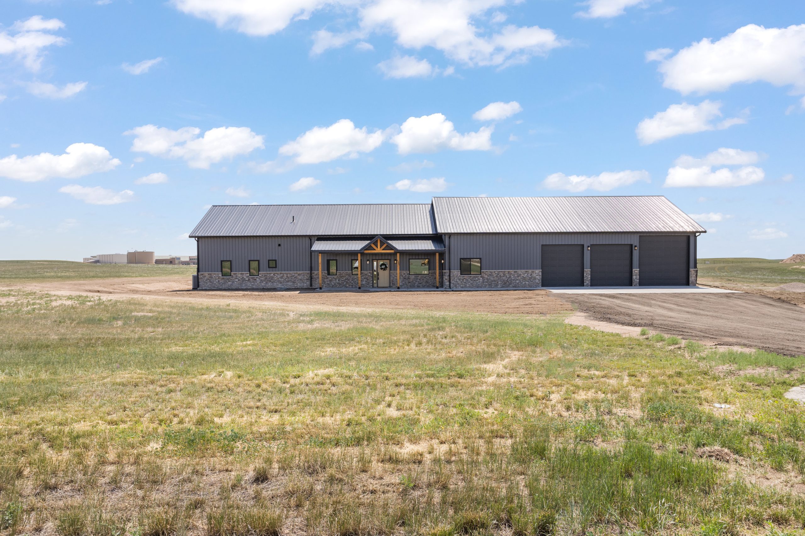 60x34 black gable barndominium exterior front with a covered porch in Cheyenne, Wyoming